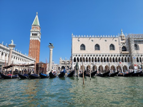 VENICE IN GONDOLA