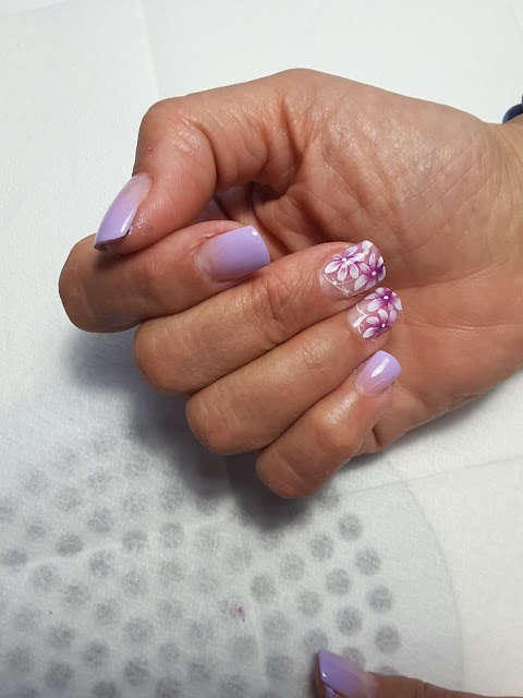 Alis & Nails