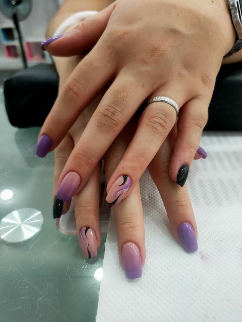 Amelie Nail