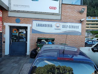 lavanderia self service di Piazzi Loris