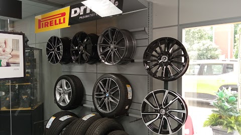 CENTRO AUTO SACCO E SCHIERI SRL - Driver Center Pirelli