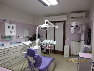 Studio Dentistico Dr.ssa Vannetti M. Rita - Odontoiatria, implantologia, protesi, medicina estetica