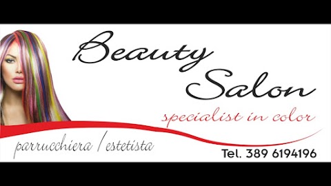 Beauty salon specialist in color