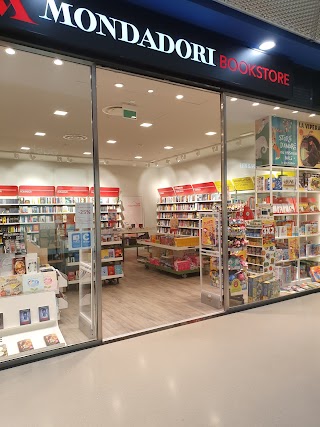 Mondadori Bookstore