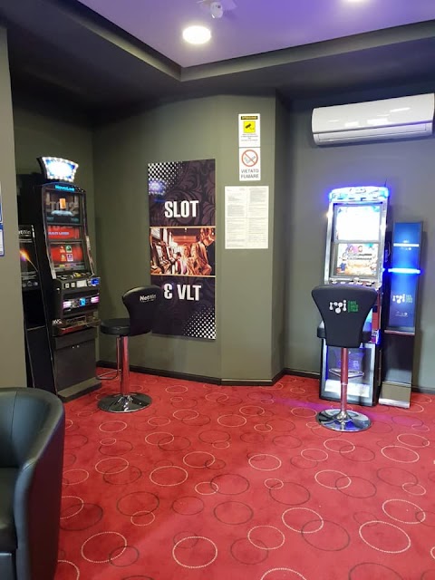 Play House Sala Slot & VLT