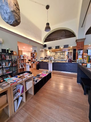 LuccaLibri Libreria Caffè Letterario