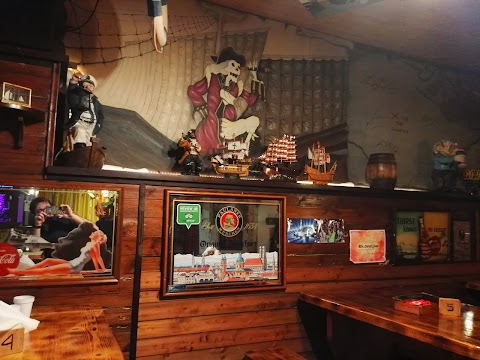 Los Piratas pub