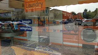 Laundromat self service