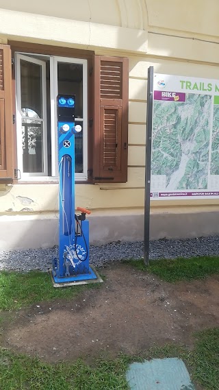 Colonnina ricarica bici e kit di riparazione