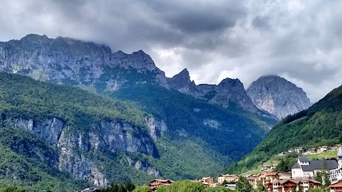 Acquapark e Piscina Olimpionica Lago di Molveno