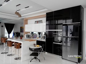 Lora Kitchen