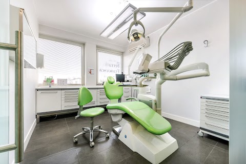 Dr.ssa Ferrari Francesca Studio Dentistico