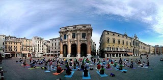 Yoga Institute di Manente Daniela