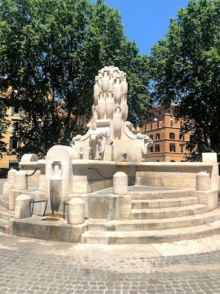 Fontana delle Anfore