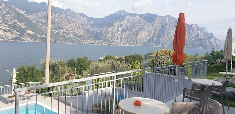 Hotel con piscina Casa Marinella - Hotel fronte Lago a Malcesine vicino ai campi di Tennis di Navene