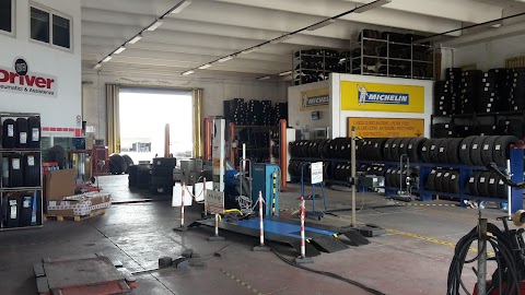 SOARDI PNEUMATICI S.A.S. - Driver Center Pirelli