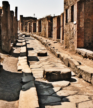 Pompeiin - Pompeii & Herculaneum tours