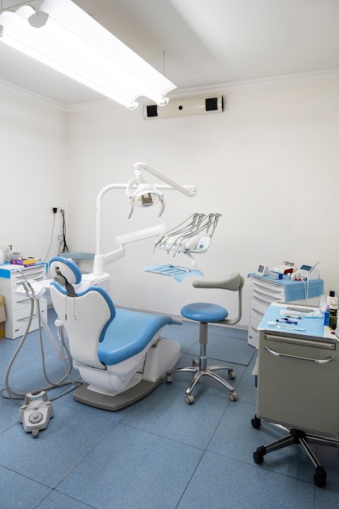 Dott. Niccolò Capponi, Studio Dentistico