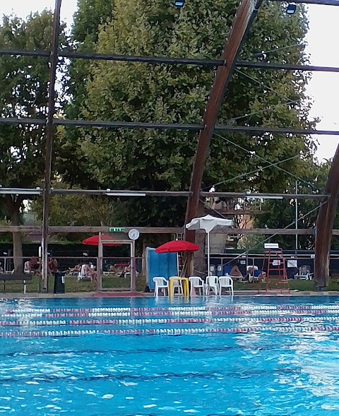 Piscina Usmiani