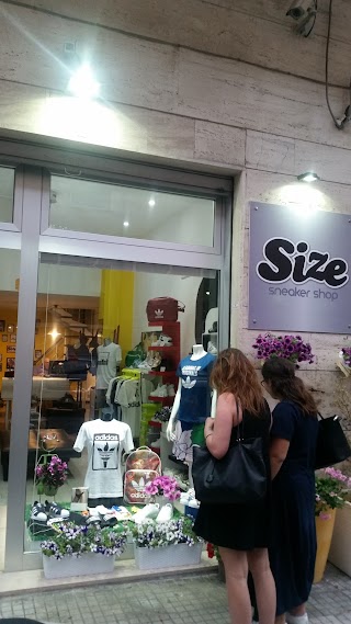 Size sneaker shop