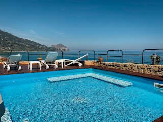 Shades of Blue with Pool and Sea view