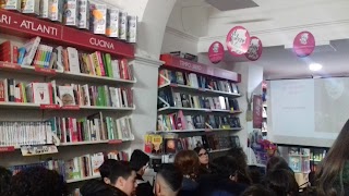 Mondadori Bookstore