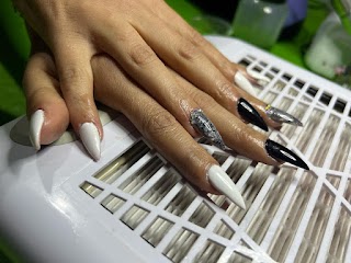 Etra Nails