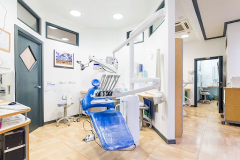 Studio Odontoiatrico associato "VIA GRANDI"