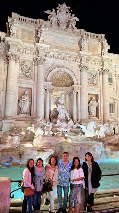 Travelers tour Roma