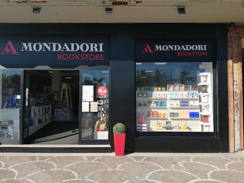 Mondadori Bookstore