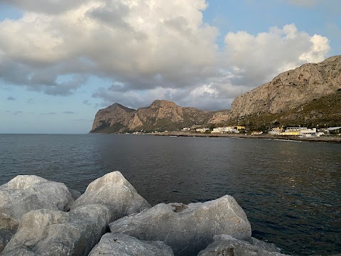 Isola del Vento Scuola di vela e Noleggio Gommoni