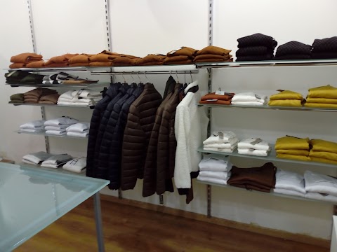 PROIBITO jeans store