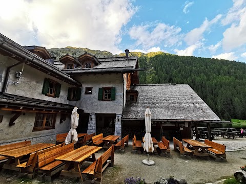 Rifugio Lago Nambino