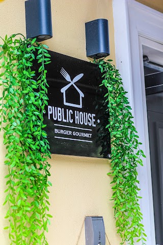 Public House - Burger Gourmet