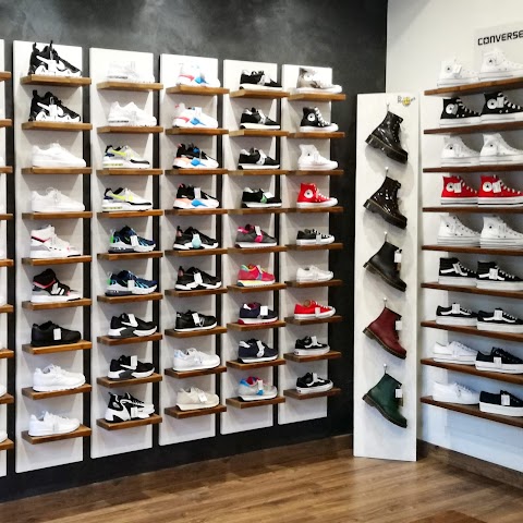 Super - Sneakers Shop