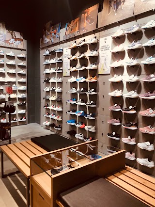 adidas Store Roma, VIA LAURENTINA