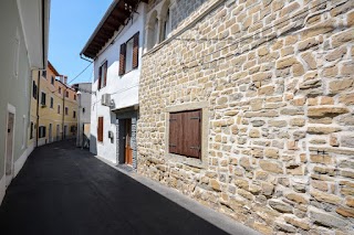 OLD COURT PALACE - PERCAUZ HOUSE KOPER