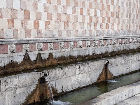 Fontana delle 99 Cannelle