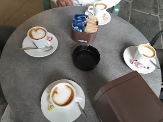 Il caffè di via Colleoni