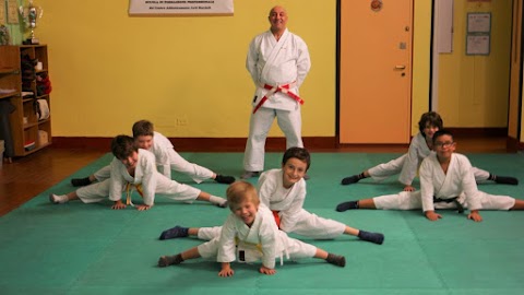 Karate Milano Terzulli Carmine Studio Tecnico Professionale difesa personale bambini e adulti