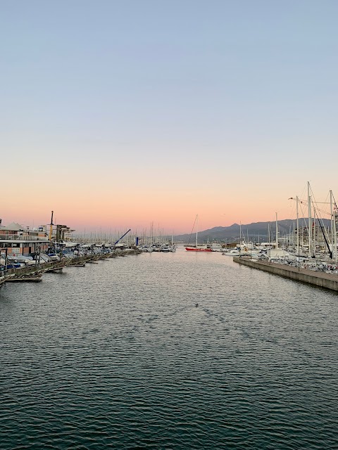 Noleggio Auto e Furgoni Maggiore AmicoBlu - Aeroporto di Genova