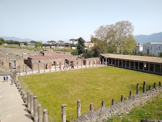 Quadriportico dei Teatri