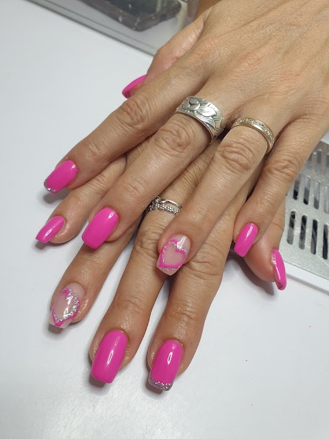 Enry Nails And Beauty Centro Estetico - Trucco Semipermanente