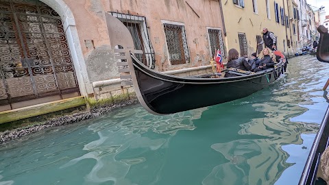 Venice Tours Assistance (NEWSTAND IN SAN MARCO)