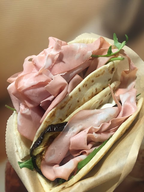 dora & sons - piadina