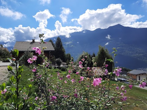 CHALET LE PARADOU, Table and Bed