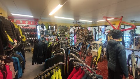 Cicli Bacchetti - Bike Shop, Rental & Service - Montura Store