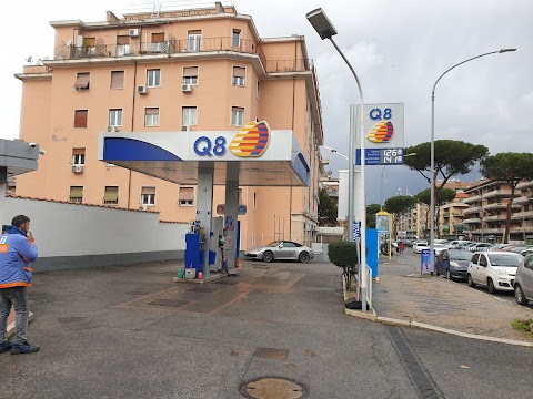 Q8 - Stazione di Servizio