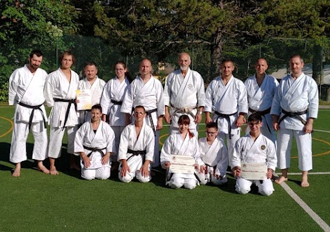 Dojo Karate Frosinone - Scuola karate, Corsi per bambini e adulti, Corsi Difesa personale Donne ed Uomini.