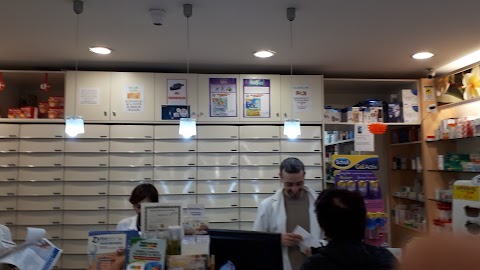 Farmacia - Farmarignano snc di Corsetti L. e Firriolo A.